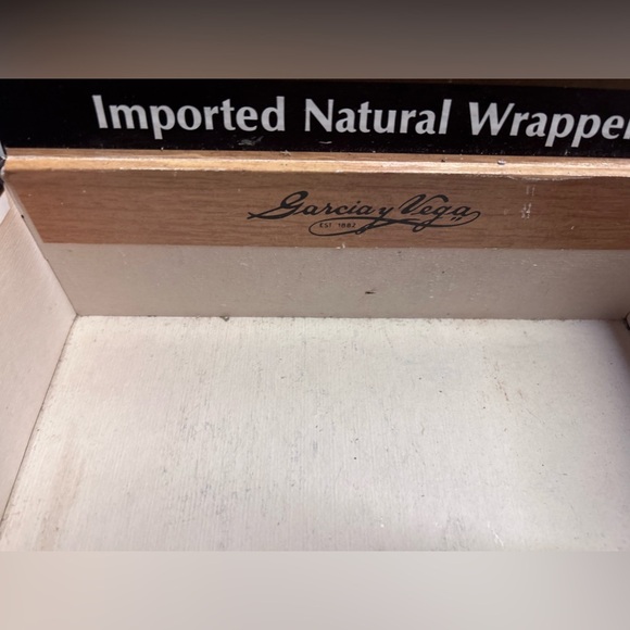 2 Vintage Cigar Boxes‎ Garcia y Vega English Coronas (in tubes) Rectangle - Picture 6 of 16